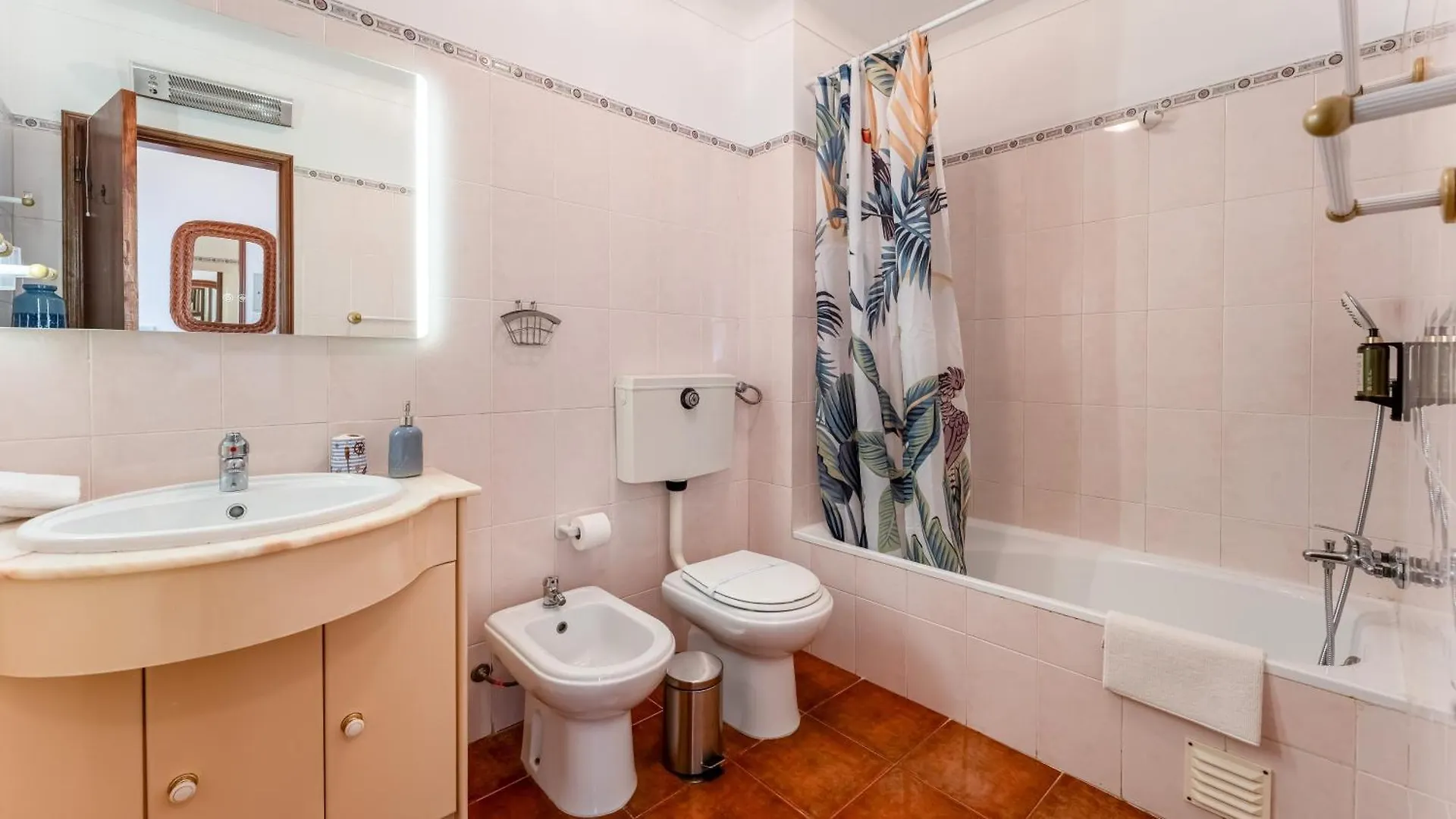 Summer Getaway 1Br Flat Armacao Pera By Lovelystay Armacao de Pera 0*,  Portugal